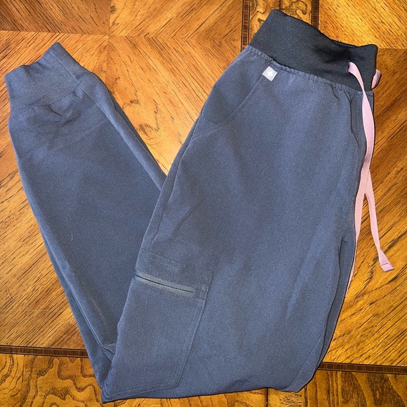 FIGS Scrub Set - Picture 3 of 3